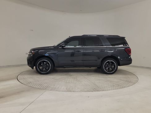 Used 2023 Ford Expedition Limited RWD image 2