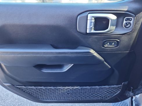 Used 2022 Jeep Wrangler Unlimited Sahara w/ Cold Weather Group image 24