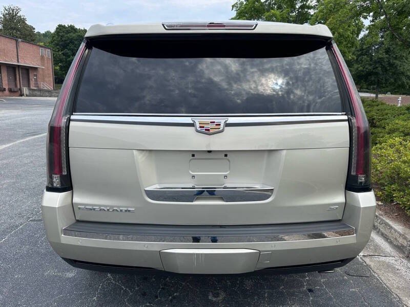 Used 2015 Cadillac Escalade Platinum AWD/4WD image 4