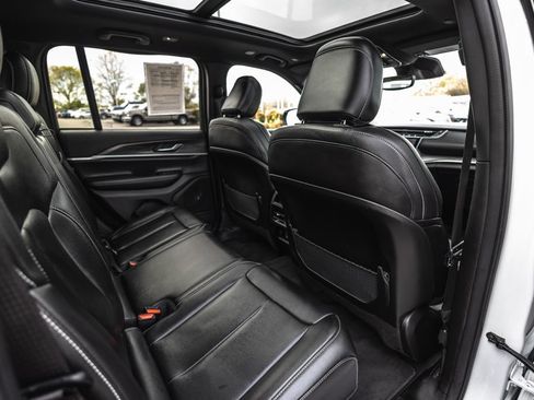 Used 2024 Jeep Grand Cherokee Limited AWD/4WD image 33