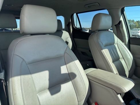 Used 2018 GMC Acadia SLT image 16