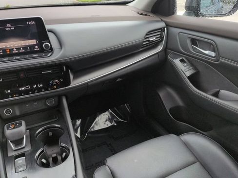 Used 2022 Nissan Rogue SV w/ SV Premium Package FWD image 17