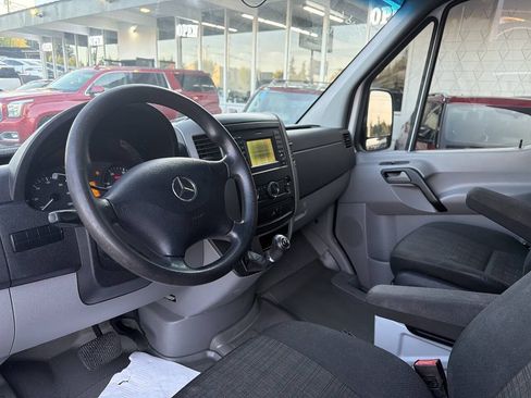 Used 2014 Mercedes-Benz Sprinter 2500 image 16