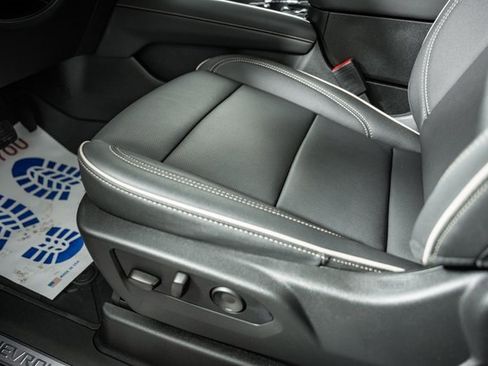 New 2026 Chevrolet Suburban Premier image 39