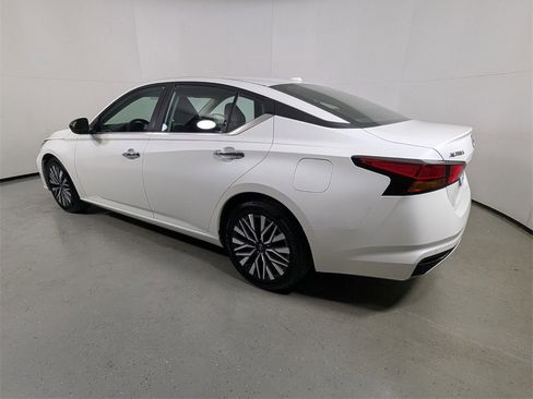 Used 2024 Nissan Altima 2.5 SV image 5