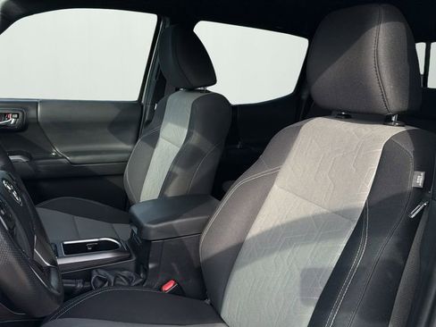 Used 2023 Toyota Tacoma TRD Off-Road image 9