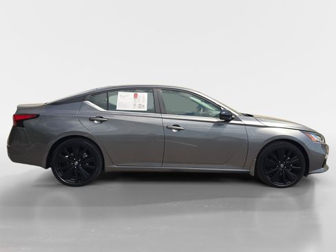 Certified 2022 Nissan Altima 2.5 SR w/ Midnight Edition Package FWD image 6