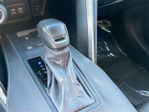 Used 2023 Toyota Venza LE image 14