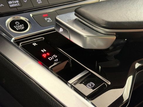 Used 2022 Audi e-tron Premium image 21