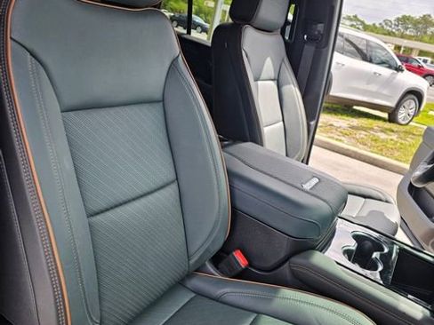 Used 2025 GMC Yukon AT4 w/ AT4 Premium Package image 29