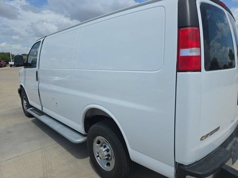 Used 2025 Chevrolet Express 2500 w/ Driver Convenience Package RWD image 4
