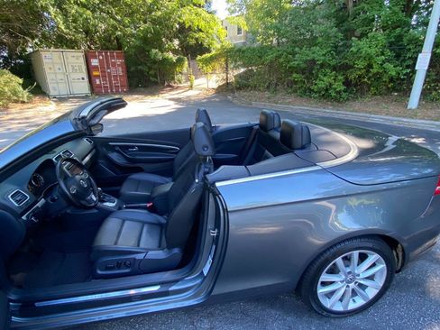 Used 2013 Volkswagen Eos FWD image 39