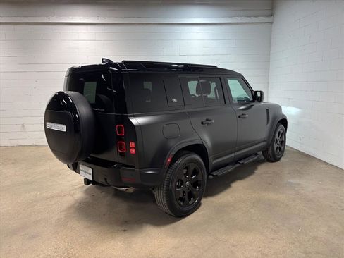 Used 2023 Land Rover Defender 110 SE image 6