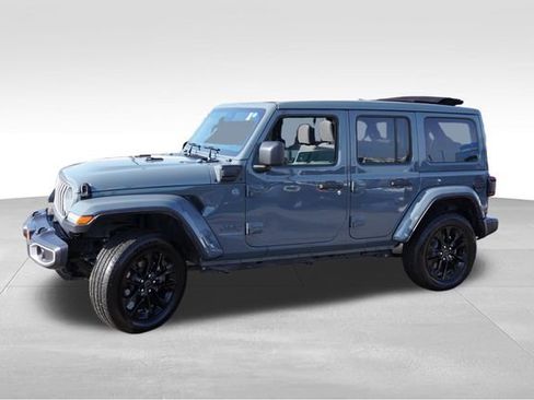 Certified 2025 Jeep Wrangler Unlimited Sahara w/ Safety Group image 11
