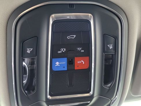 Used 2023 Jeep Grand Cherokee Limited image 29