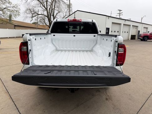 New 2026 GMC Canyon Elevation w/ Convenience Package image 32