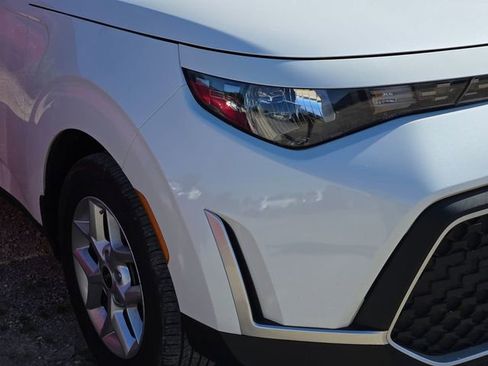 Certified 2023 Kia Soul LX w/ LX Technology Package FWD image 4