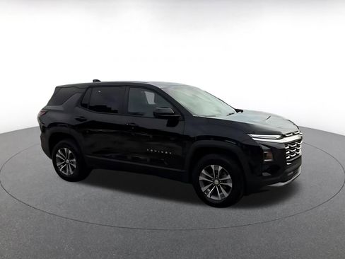 Used 2025 Chevrolet Equinox LT image 2