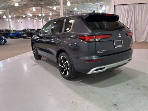 New 2025 Mitsubishi Outlander SE image 5