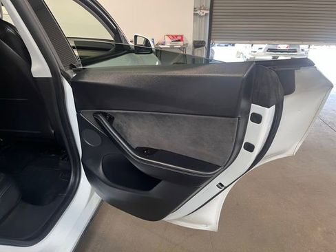 Used 2021 Tesla Model Y 2WD image 15