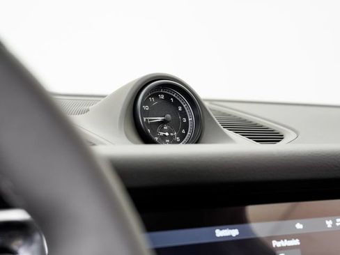 Certified 2026 Porsche Macan AWD/4WD image 17