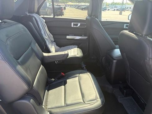 Used 2023 Ford Explorer XLT w/ Equipment Group 202A AWD/4WD image 13