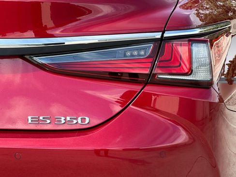 Used 2024 Lexus ES 350 w/ Premium Package image 12