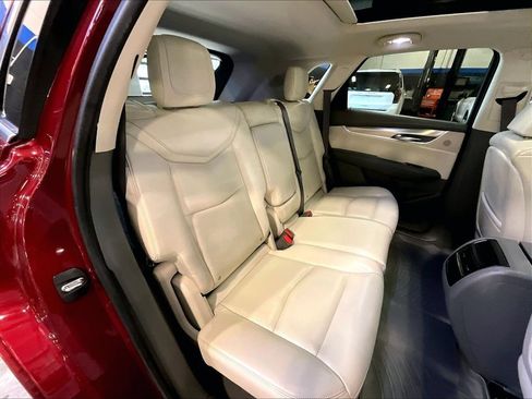Used 2017 Cadillac XT5 Luxury w/ Driver Awareness Package AWD/4WD image 16
