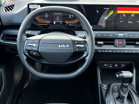 New 2025 Kia K4 LXS image 16