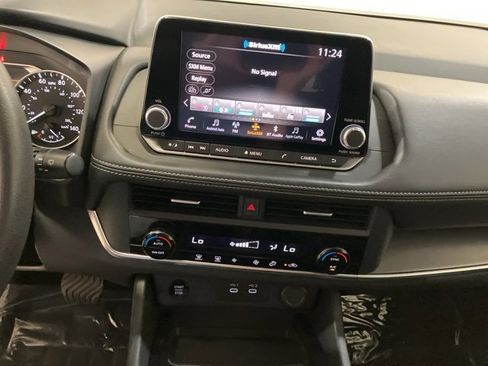 Used 2024 Nissan Rogue SV image 15