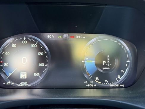 Used 2021 Volvo XC60 T8 R-Design w/ Protection Package Premier image 15