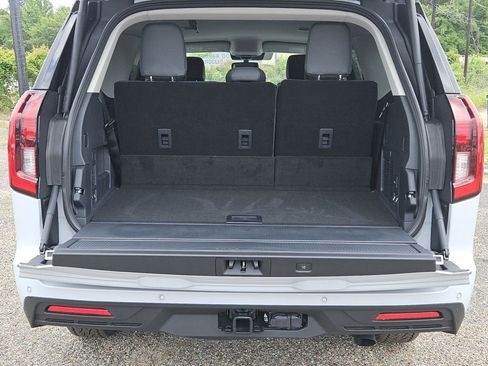 New 2026 Ford Expedition Active RWD image 11