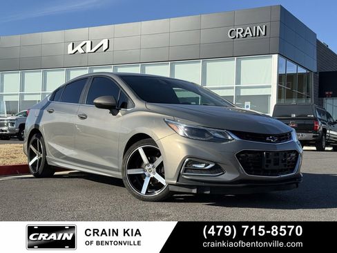 Used 2017 Chevrolet Cruze LT w/ Convenience Package image 1