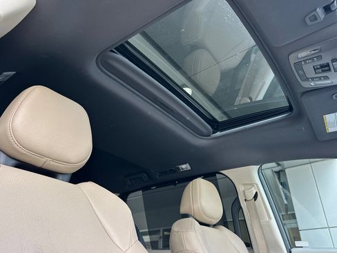 Certified 2022 Toyota Sienna XLE AWD/4WD image 18