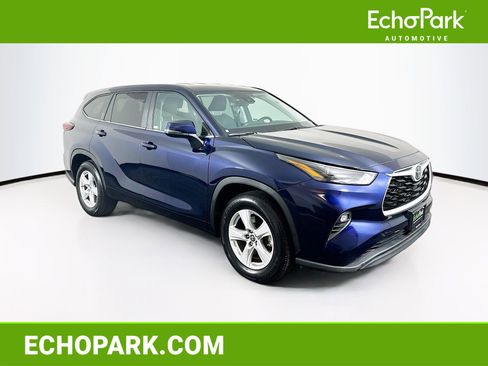 Used 2025 Toyota Highlander LE image 1