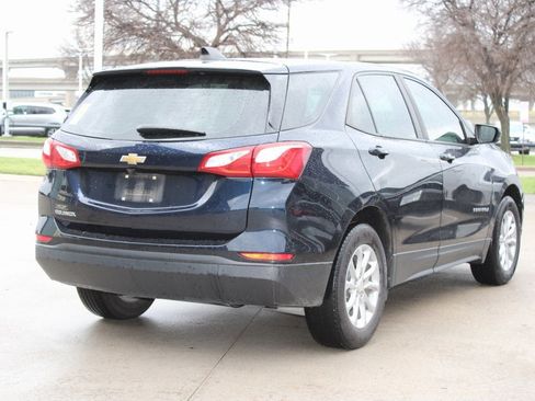 Used 2020 Chevrolet Equinox LS image 3
