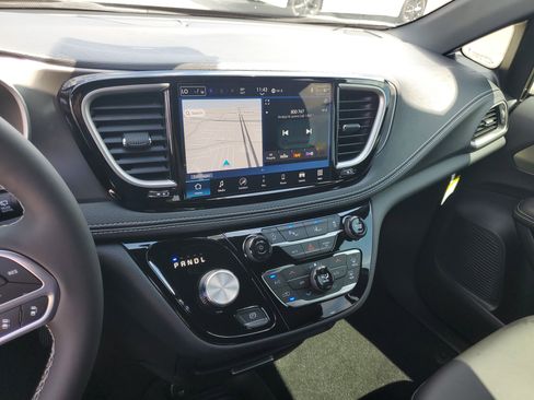 New 2026 Chrysler Pacifica Select image 17