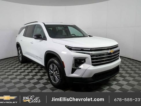 Certified 2025 Chevrolet Traverse LT FWD image 1