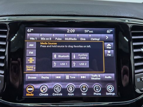 Used 2021 Jeep Grand Cherokee Limited image 39