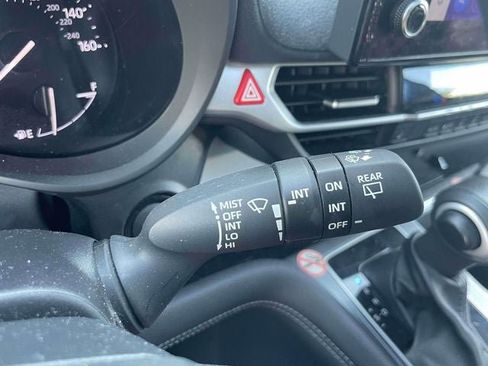 Certified 2025 Toyota Sienna XLE FWD image 28