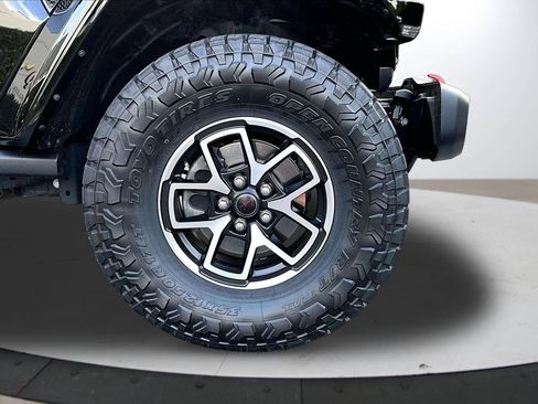 Used 2024 Jeep Wrangler Unlimited Rubicon w/ Technology Group AWD/4WD image 33