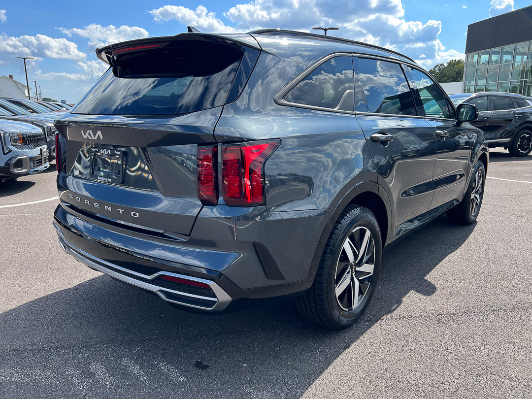 Used 2022 Kia Sorento S FWD image 11