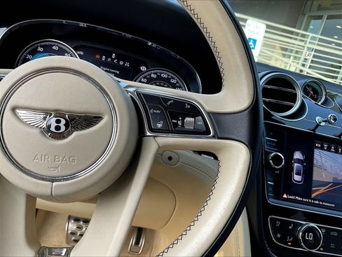 Used 2017 Bentley Bentayga AWD/4WD image 12
