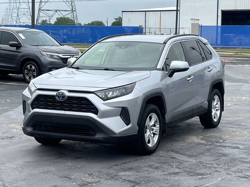 Used 2019 Toyota RAV4 LE w/ Carpet Mat Package AWD/4WD image 5