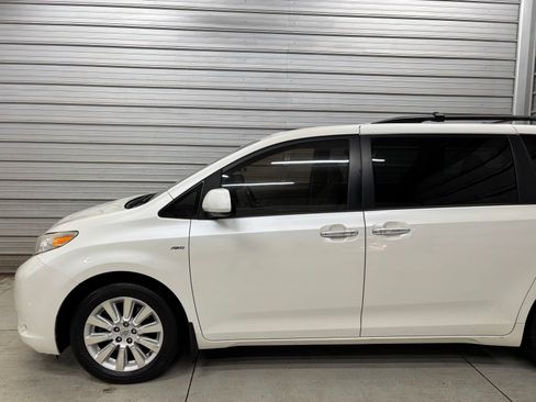 Used 2016 Toyota Sienna XLE Premium AWD/4WD image 3