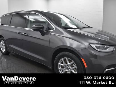Used 2023 Chrysler Pacifica Touring-L