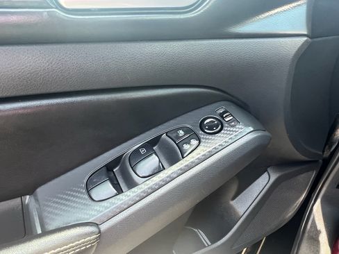 Used 2025 Nissan Altima 2.5 SV FWD image 19