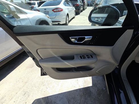 Used 2021 Volvo S60 T5 Momentum FWD image 7