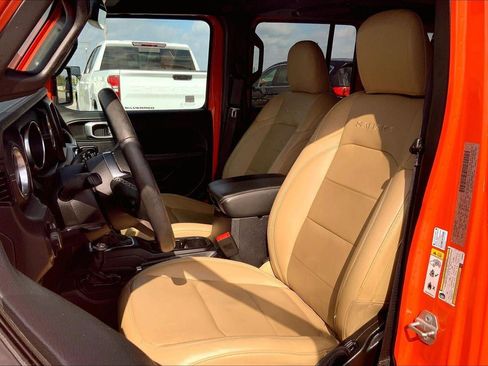 Used 2018 Jeep Wrangler Unlimited Sahara AWD/4WD image 21