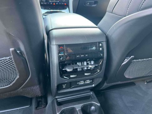Used 2023 Jeep Grand Cherokee L Limited w/ Black Appearance Package AWD/4WD image 26